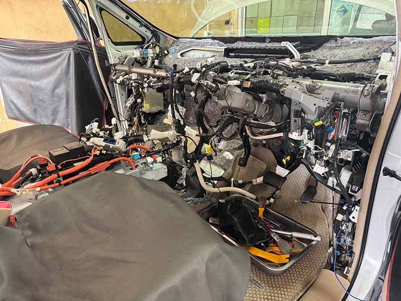 ซ่อมแอร์ Toyota Estima Hybrid แอร์ไม่เย็น