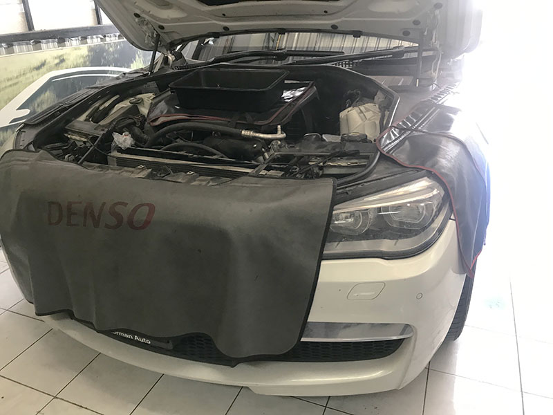 ซ่อมแอร์ BMW 740Ld F02 แอร์ไม่เย็น